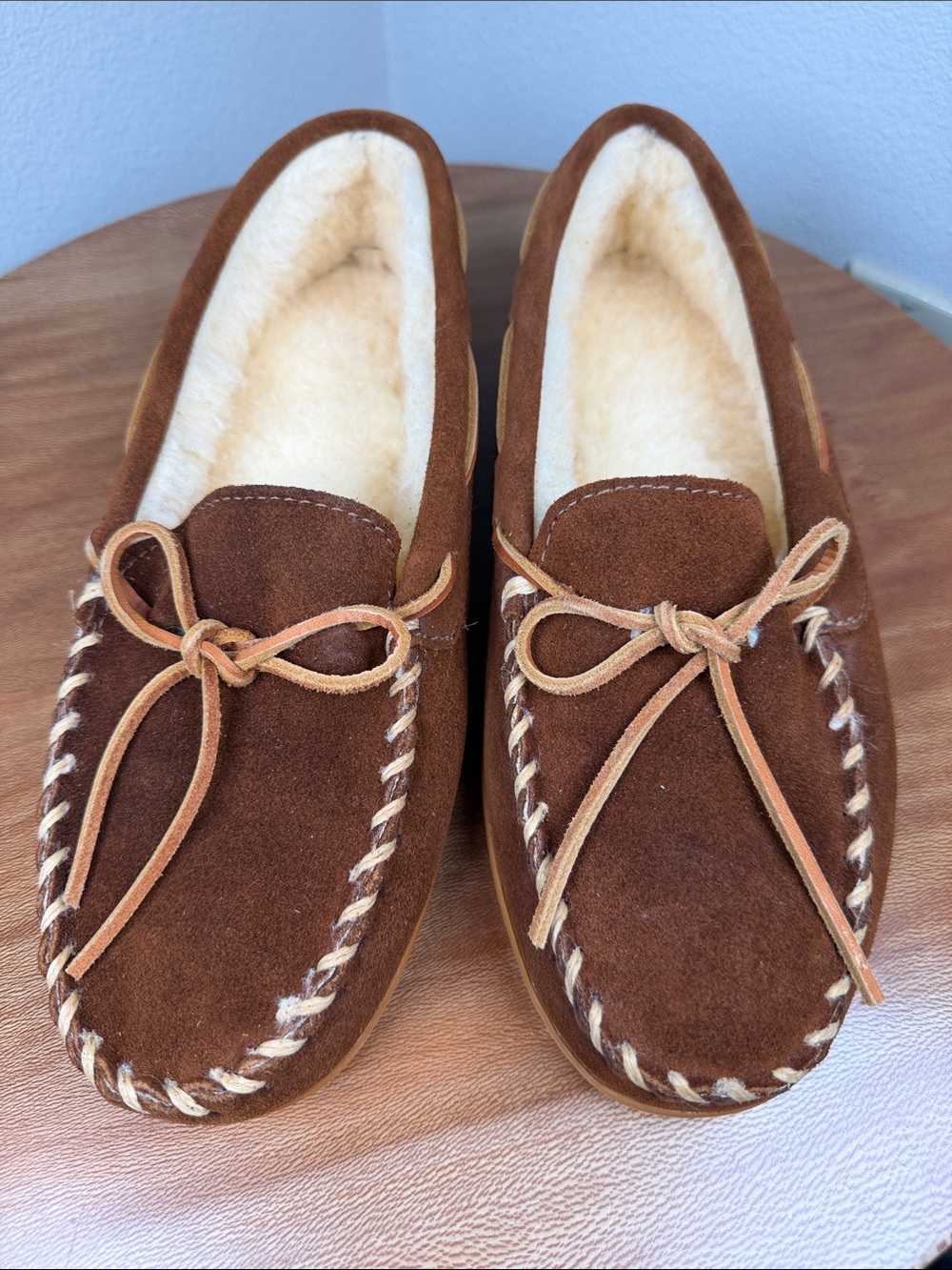 Minnetonka Pile Sherpa Lined Hardsole Moccasin Slippers Genuine Suede Size 9